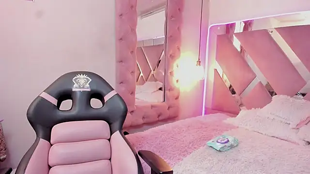 Luisamorety - Three fingers in pussy