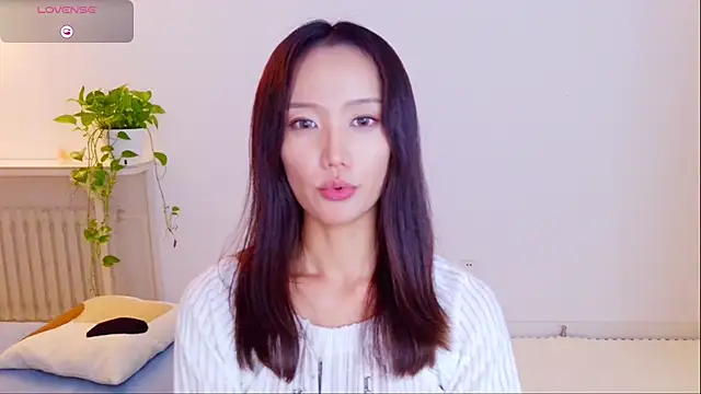 Yufenna - hand in jeans touch my pussy