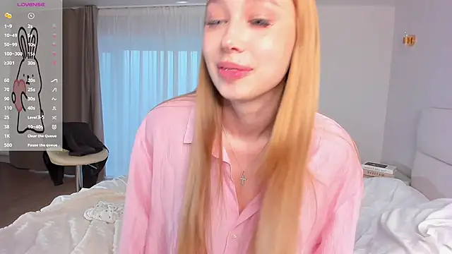 JunieAmert - Two fingers bra