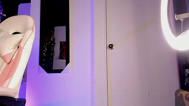 AnnyBaby - body oil show + dance in the mirror