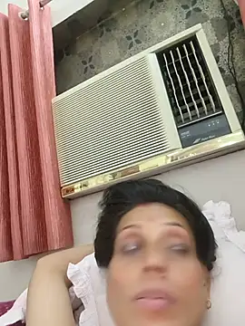 Sexy-Suhani2