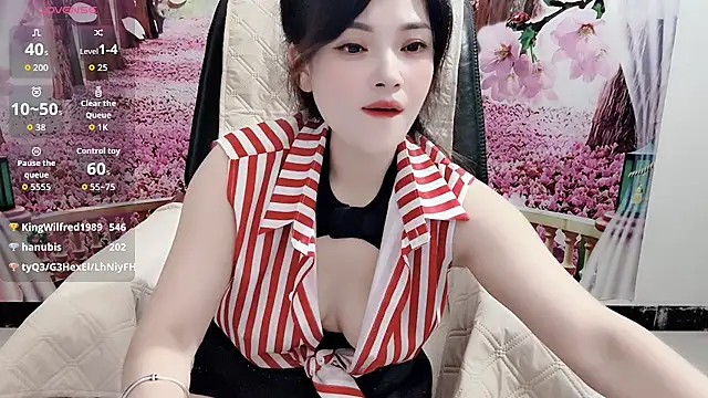 Xiaoxiao-258 - 跟着大哥走，吃喝玩乐啥都有 -----M腿揉奶