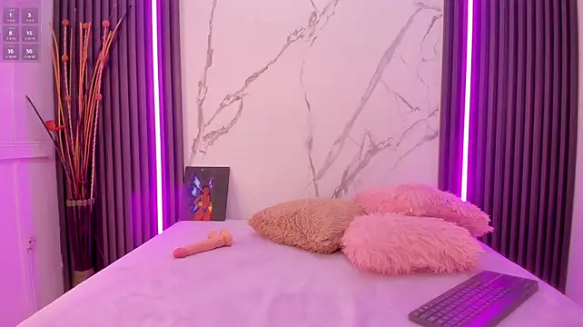Petite_phoenix - Naked