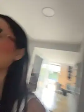Lola_sweeet18 - 4 squats no panties