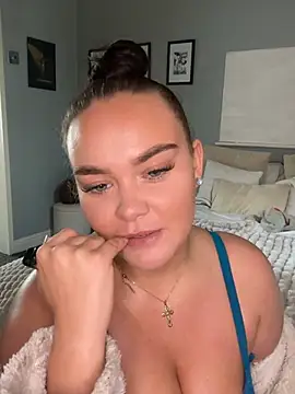 MaddisonWhitex - Shake Boobs Top Off (1min)