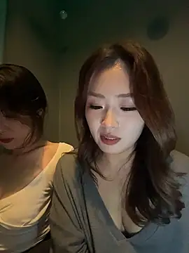 Yomi009 - 户外酒吧电动舌头震阴蒂(很敏感）😳