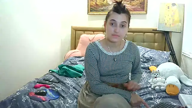 Iren - show ass no panties
