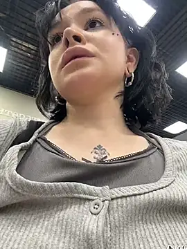 MietteDream - Lift up top&flash tits in public