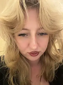RonnieKiss - Completely naked