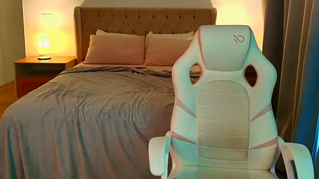 Rose_Desiree - vibrate my pussy and suck dick