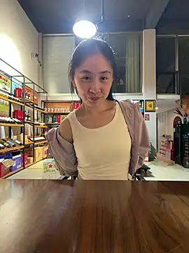 Yiyi_yi - 店门口夹假鸡鸡