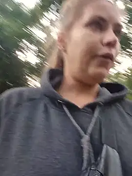 Keli_Jessi - Squirt in public park