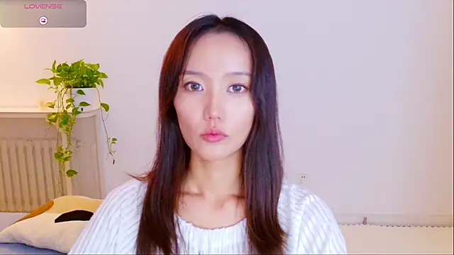 Yufenna - hand in jeans touch my pussy