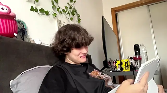 HeyFriren - sent u my hot photo TITS and we go pvt