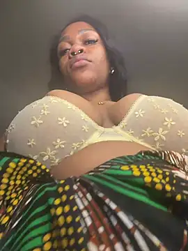 BonnyMolhada - Suck and spit pussy
