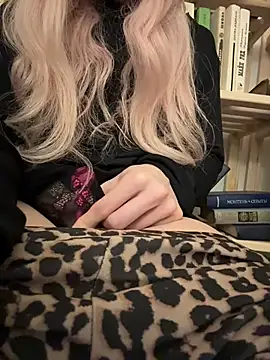 Melissa_grr - Show my WET WET PUSSY! XOXO