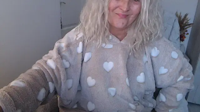 Divineblond - lets cum togheter......more wet