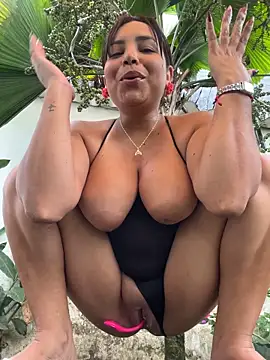 Sara-Vegaa - RUB MY PUSSY IN PUBLIC AND PANTIE OFF