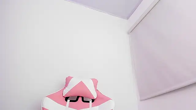 Karol_Bloom - suck tits