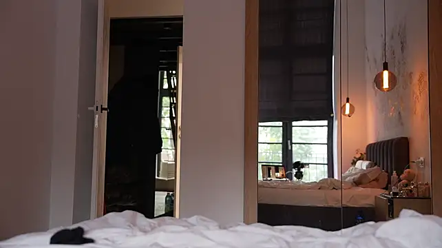 Ibiddi - Glass dildo in pussy