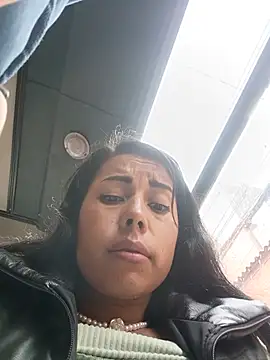 _andrea30 - Fingers hard in pussy in public