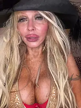 Pammybarbwire - Tease Boobs