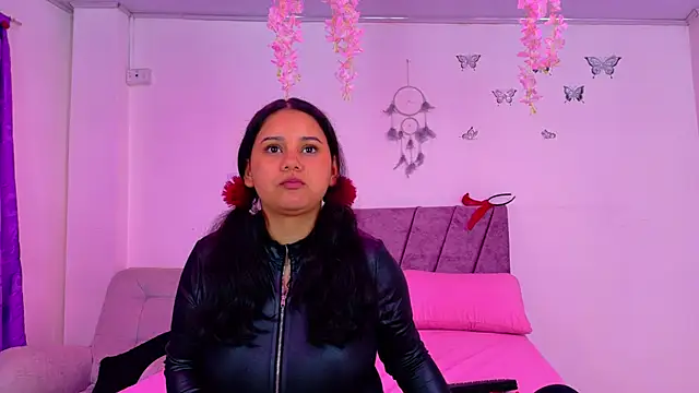 NahomyEvans - show boobs + oil