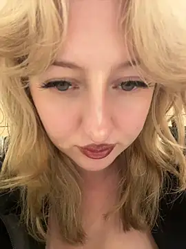 RonnieKiss - Completely naked