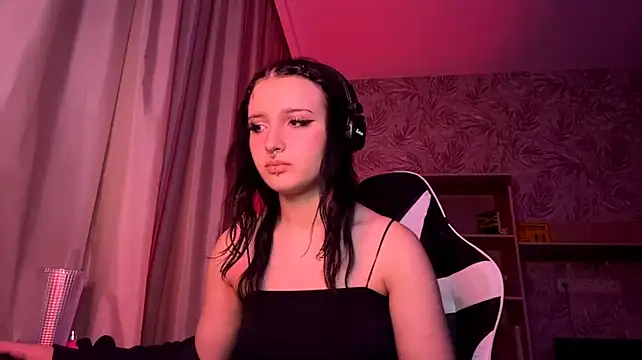 SharikaBabecki - Spank Ass 5 time