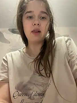 HornyGirlH - SHOW TITS