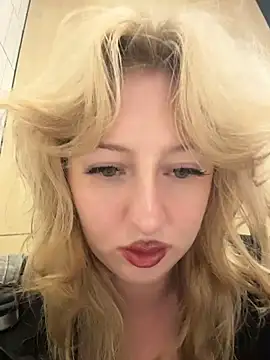 RonnieKiss - Completely naked