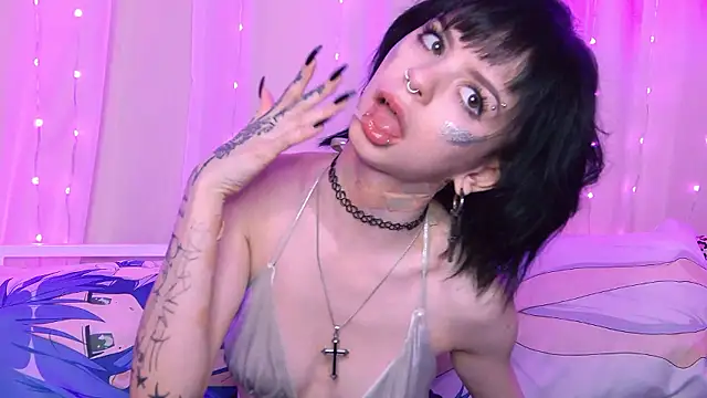 TwiggyStar - APPLY A LITTLE GLITTER ON MY CHEEKS