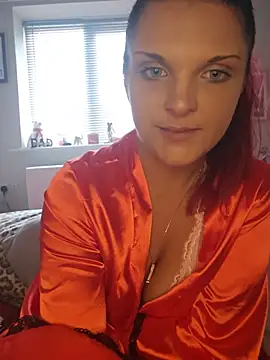 SexyRedHead_and_BigTLa - Help Make me squirt