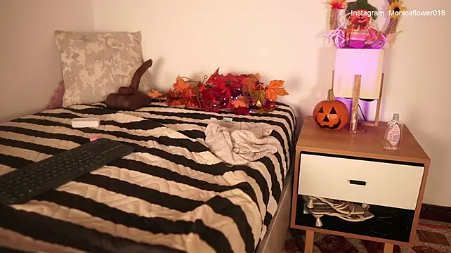 Monicaflowerr - fingers ass