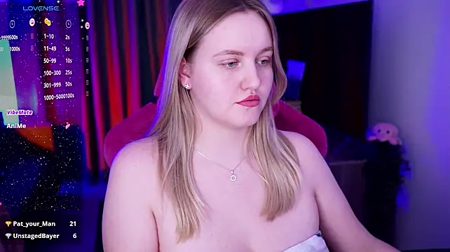 KellyPoter - Stick out your tongue and lick your lips