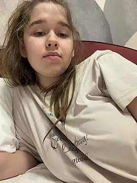 HornyGirlH - SHOW TITS
