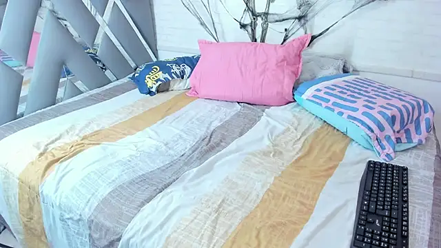 Milf_Lucy69 - 5 spanks ass