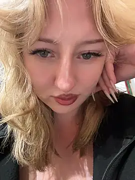 RonnieKiss - Completely naked