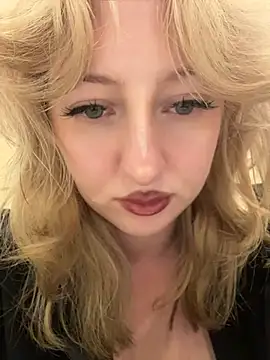 RonnieKiss - Completely naked