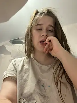 HornyGirlH - SHOW TITS