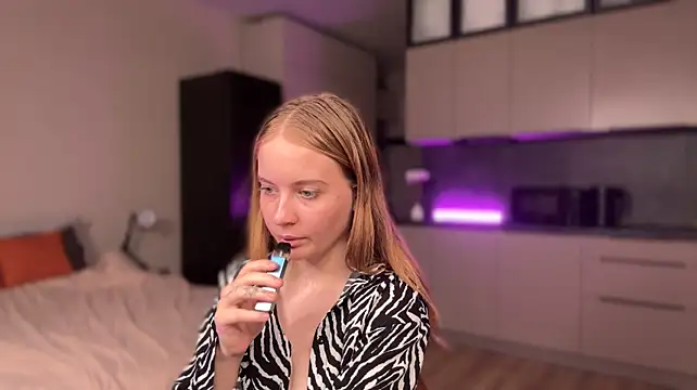Mary_Day_ - Show sideboob tease
