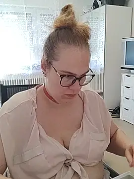 GermanNerdyAlice - 🍒Squeeze Boobs in bra