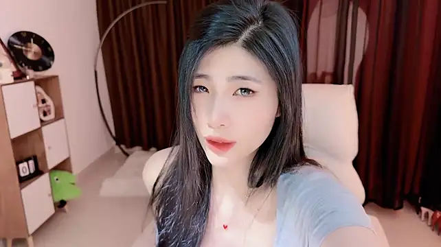 Vaidurya-Yolo - 哥哥們~米婭回家家喝麻麻的大補湯去咯~休息幾天啦~~~🤪