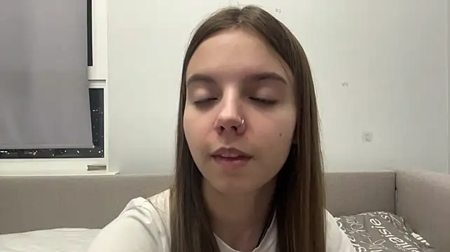 LisaPorse - air kiss + smile face