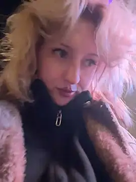 RonnieKiss - Completely naked