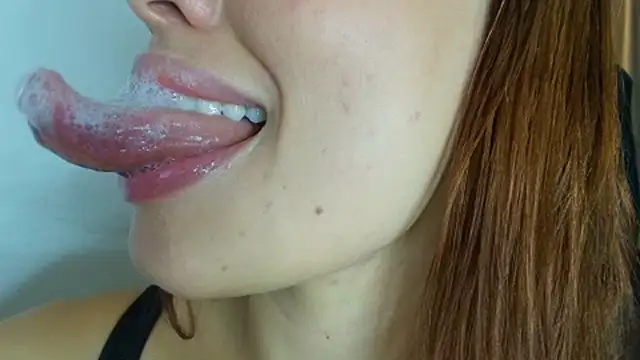 Lisbet21x - Lis fills my cock with your thick saliva