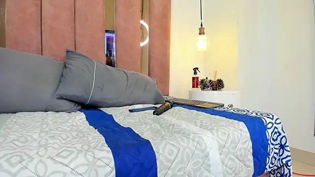KarenSims - Totally naked + Touch pussy.