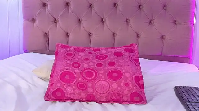 Gabby-Sweet - Rubbing deep inside my pussy.