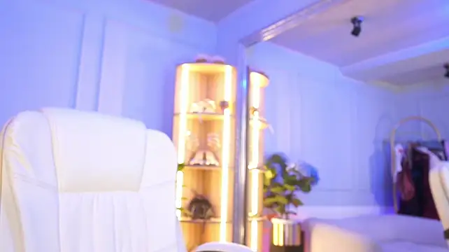 Elasummer - 🌸♛ Spit on my boobs