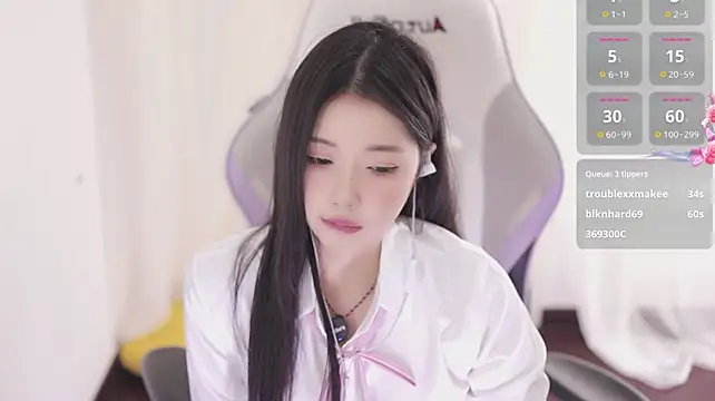 Kitty_baby77 - 完成任务 无内M腿5分钟 最后一个完成控制小粉5分钟